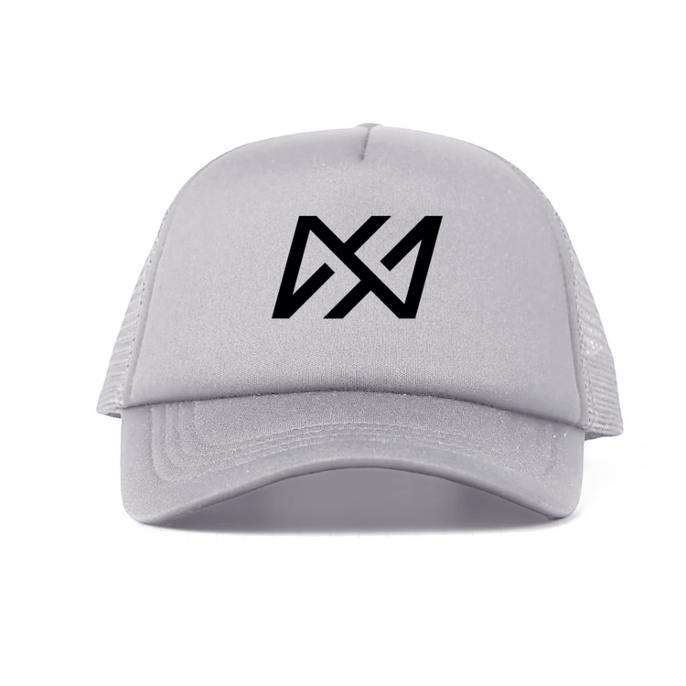Un classique intemporel avec la casquette NHS_RL en gris. Minimaliste et polyvalente, elle s’adapte à tous tes looks.