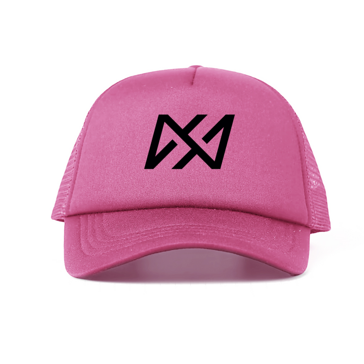 Un mix parfait entre douceur et audace, la casquette NHS_RL en rose foncé est un essentiel unique.