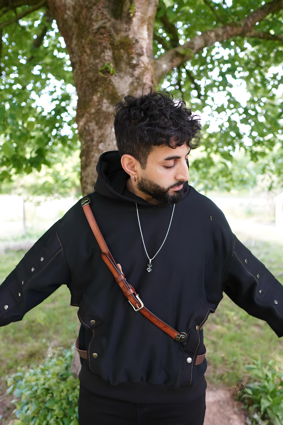 Sweat à Capuche "Berserker" – Hoodie Artisanal Unique, Inspiré Guerrier Noir