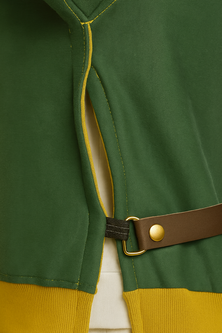 Zoom sur la finition latérale du hoodie Zelda : une ouverture réglable reliée par une lanière de cuir et un rivet doré. Ce détail, directement inspiré de la tunique de Link, apporte une touche d’authenticité et de modernité à ce vêtement streetwear geek.