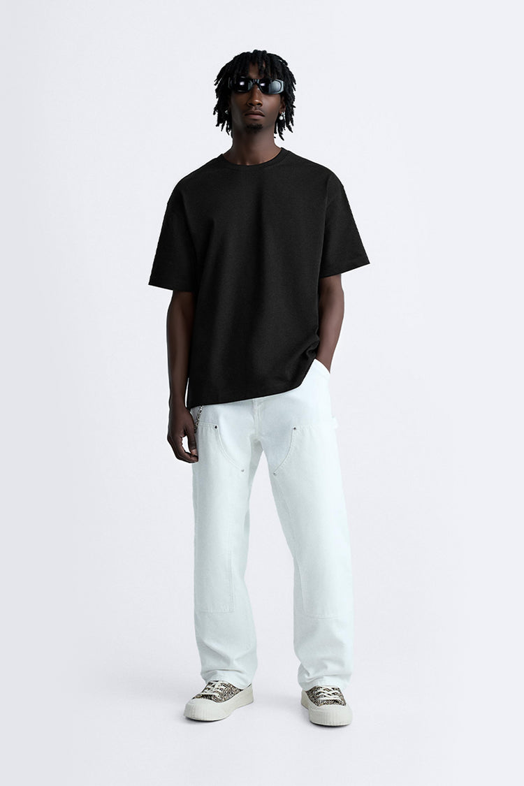 Vue de face du t-shirt oversized Kaizo-Ku, avec son design mystique détaillé inspiré de la dark fantasy. Un must-have pour les amateurs de mode urbaine et de symboles ésotériques.
