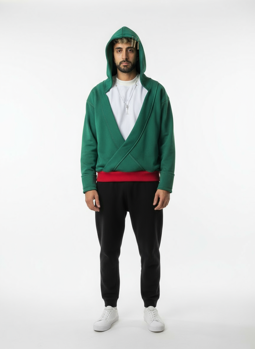 L’association du t-shirt blanc et du hoodie vert fusionne en une seule pièce pour un rendu original et moderne.