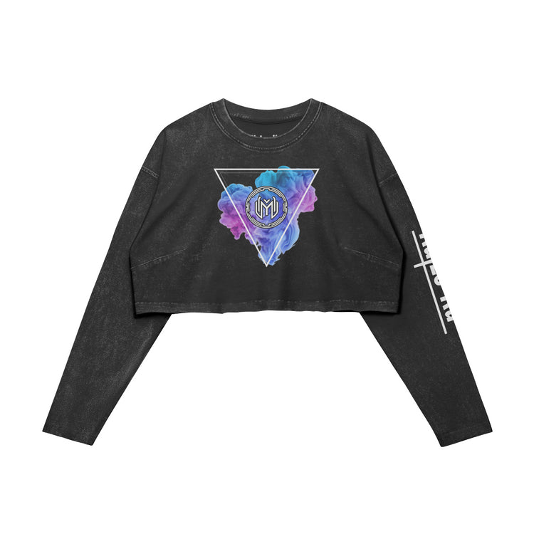 Le Shadow Void Long Sleeve Crop Top présenté à plat. Le logo "Shadow Void" de Maze Esports est centré sur la poitrine, et un logo supplémentaire est présent sur la manche droite, inspiré par le vide et les ombres. Les finitions sont nettes et soignées, offrant un style mystérieux et élégant, parfaitement en accord avec l’univers du vide.