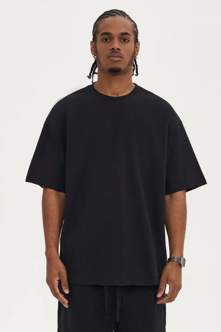 Vue détaillée du t-shirt montrant l’impression haute définition dans le dos, capturant l’essence d’un guerrier prêt à affronter tous les défis.