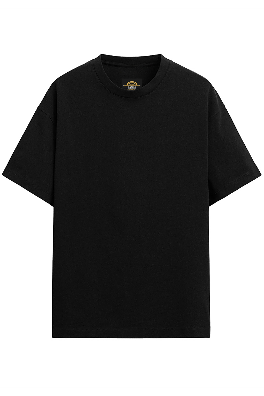 Le t-shirt oversized Kaizo-Ku Dark Mystic porté dans un look streetwear minimaliste. Sa coupe ample et son tissu premium garantissent un confort optimal et un style audacieux.