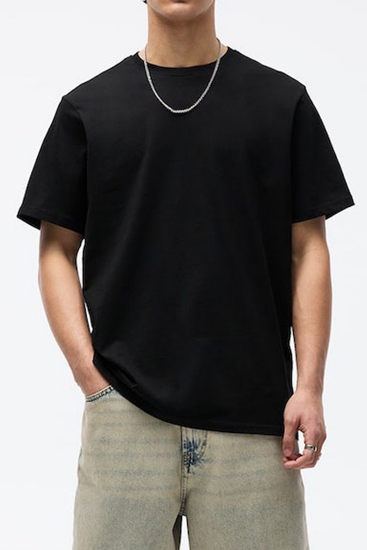Vue avant du T-shirt Dominion Écarlate, une coupe ample et un coton premium pour un style urbain inspiré de la force et du pouvoir.