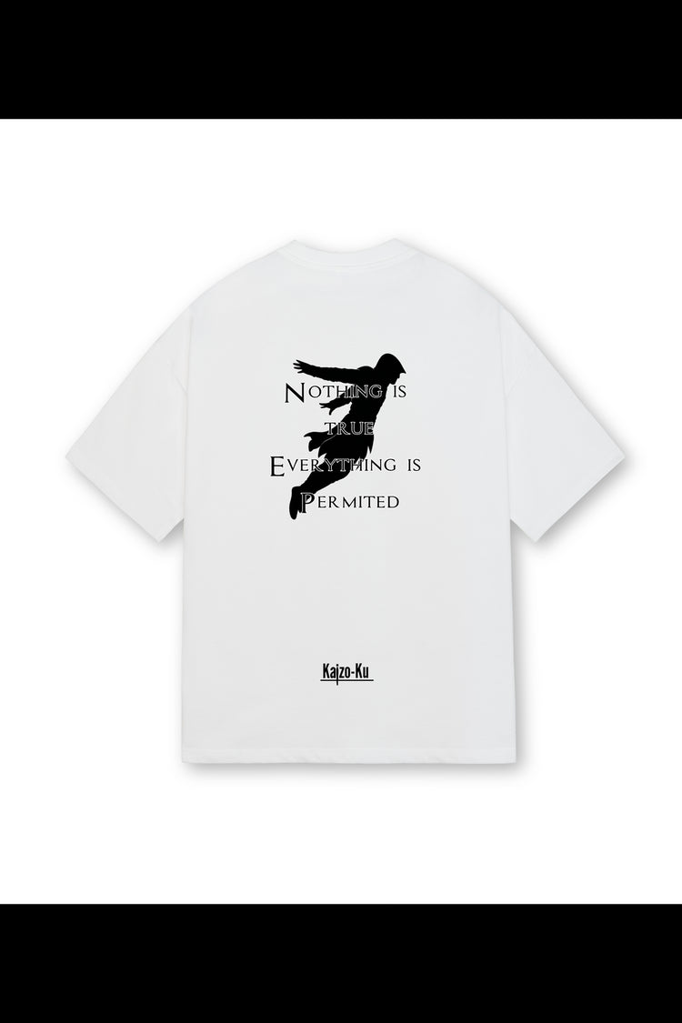 Homme portant un t-shirt blanc oversize streetwear, vue 3/4, coupe large et fluide