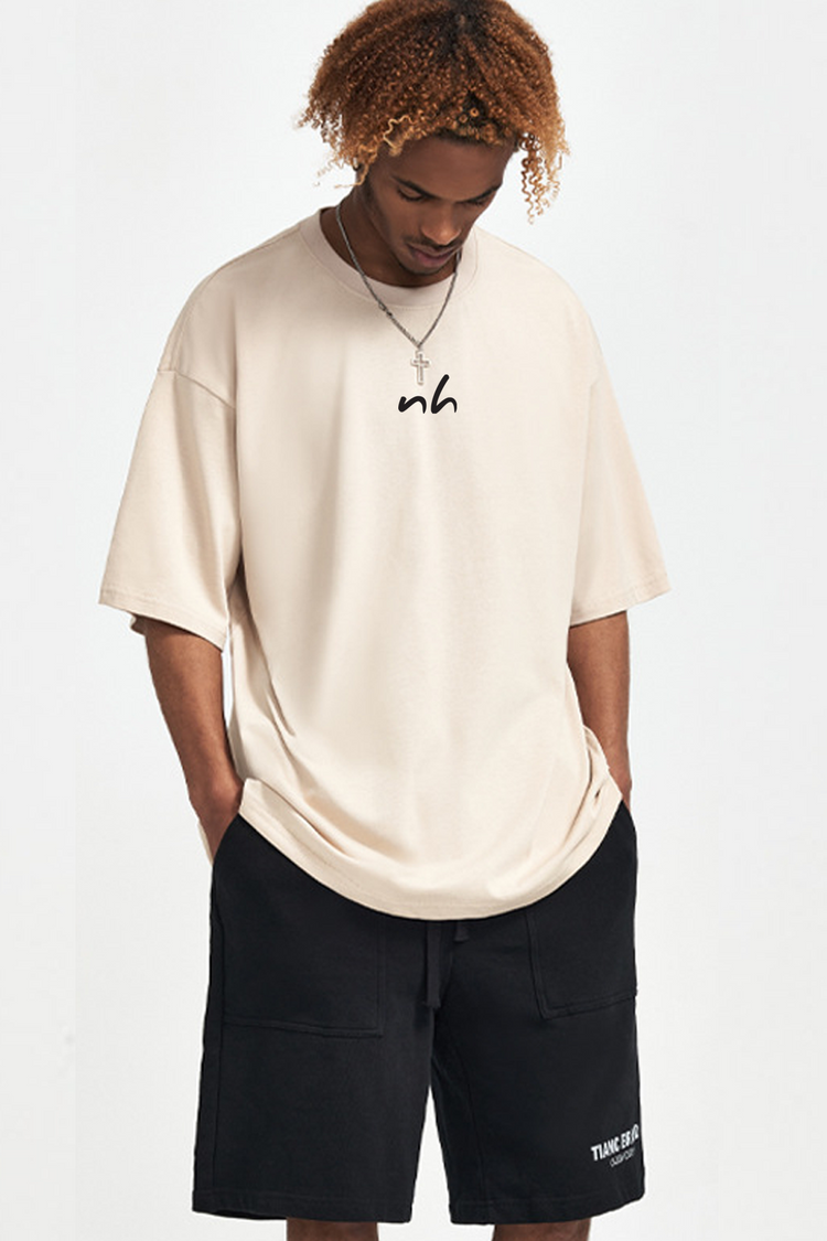Le t-shirt parfait pour un style casual et streetwear. Avec son fit oversized, il offre une silhouette moderne et un tombé fluide.