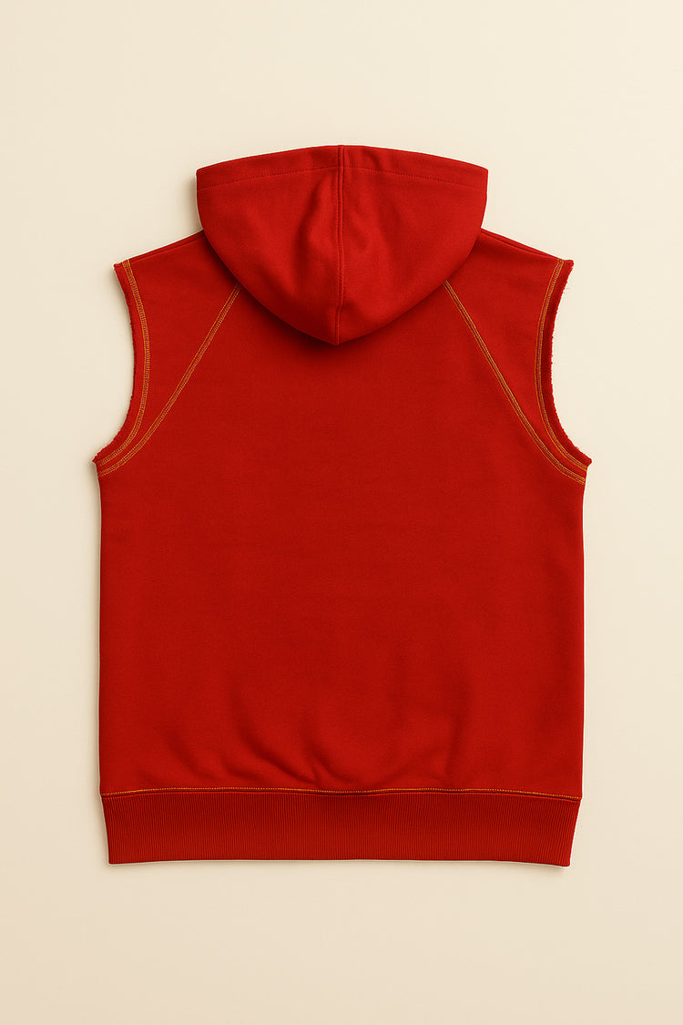 Vue à plat arrière du hoodie sans manches montrant la coupe droite et la capuche structurée.