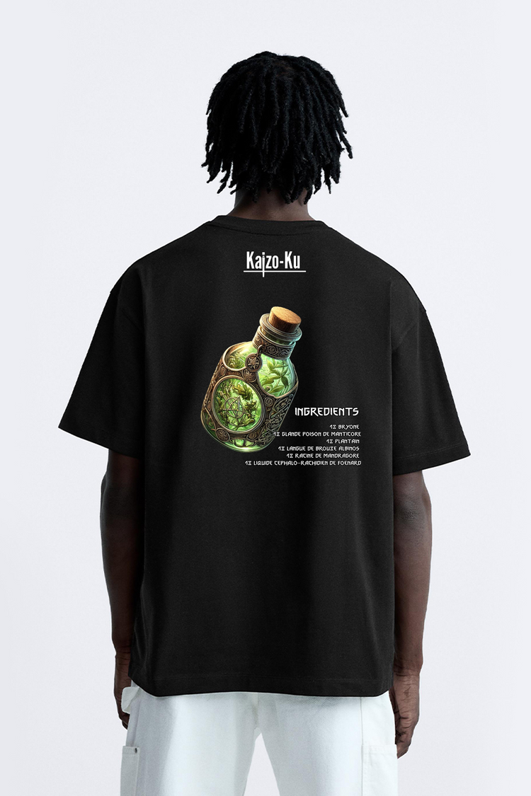 Découvrez le t-shirt oversized Kaizo-Ku Trial Potion dans un style streetwear unique. Inspiré d’un élixir de transformation, il incarne la puissance et la résilience.