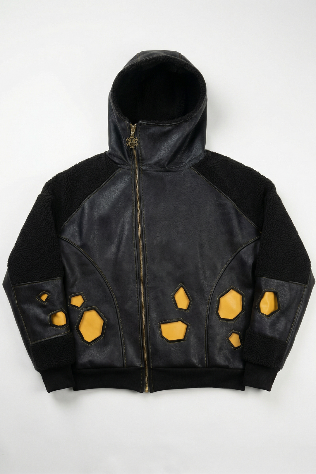 Veste noire en similicuir avec doublure chaude, motifs géométriques jaunes et zip frontal. Design inspiré d’un capitaine pirate, coupe streetwear.