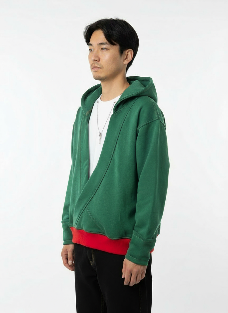 Le hoodie “Zoro’s Resolve” en French Terry vert menthe, capuche relevée et coupe inspirée des tenues du sabreur.