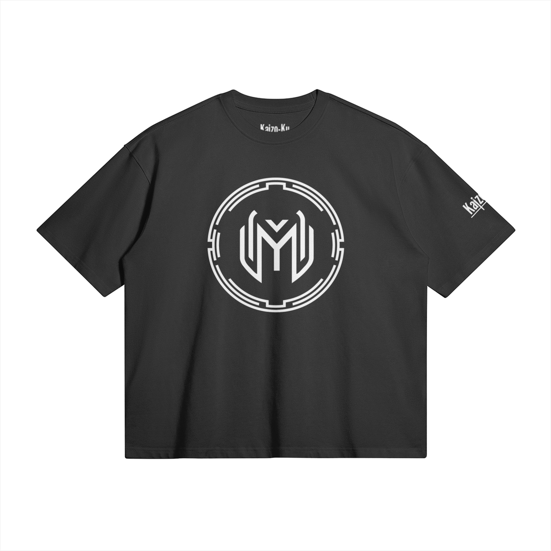 T-shirt oversized en coton 280GSM avec le logo simple de Maze Esports. Conçu pour offrir un confort maximal et un look moderne, parfait pour le gaming ou le quotidien.