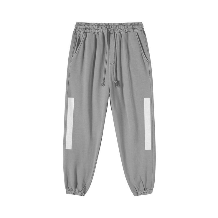 Find versatility with our joggers in classic grey. This timeless color easily pairs with anything in your wardrobe, providing a perfect base for sporty or casual looks with a subtle touch of elegance.