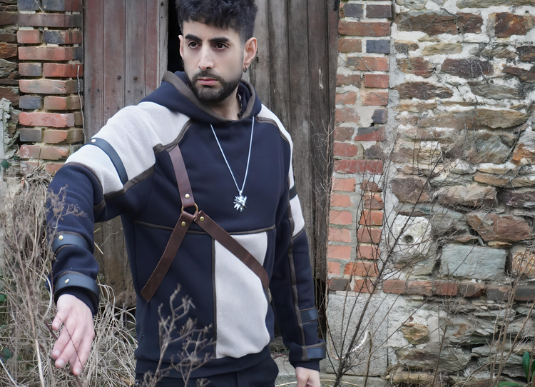 sweat à capuche geralt de riv homme porté par un model masculin